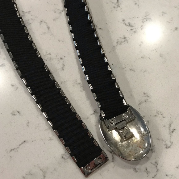 Silver, scaly stretchy belt